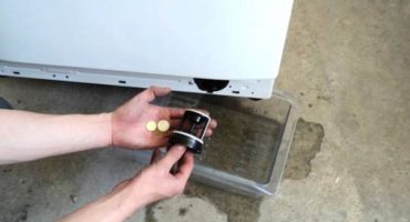 Perché la lavastoviglie scorre dal basso?