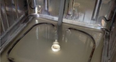 Perché l'acqua non esce dalla lavastoviglie