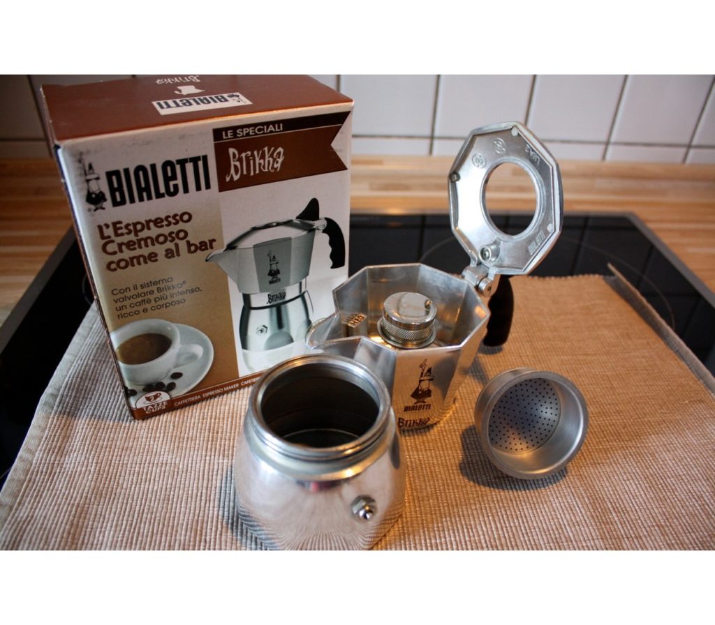 Quali sono i tipi di macchine da caffè e macchine da caffè per la casa: i loro pro, contro e differenze