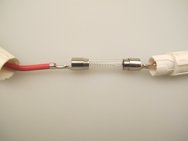 Quando si accende il microonde, si staccano le spine: problemi e loro soluzioni