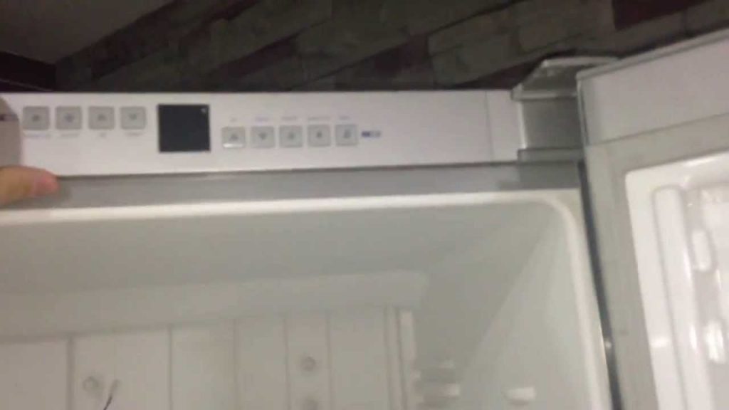 Istruzioni: come rimuovere il coperchio superiore del frigorifero con le proprie mani e ciò che è necessario per questo