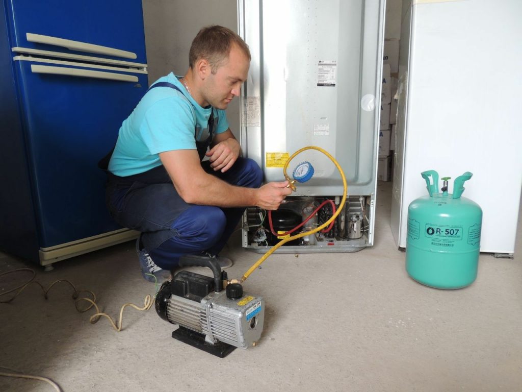 Come riempire il frigorifero di freon a casa: i materiali necessari e le fasi del lavoro