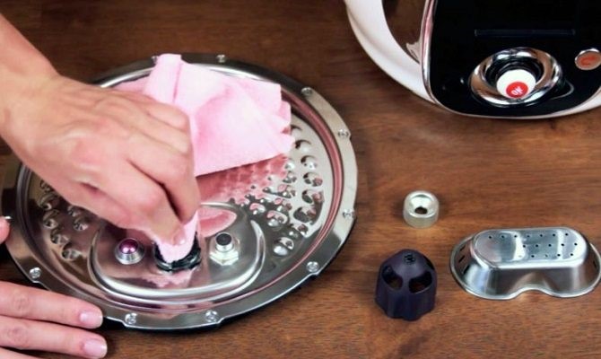 Come lavare una pentola a cottura lenta dentro e fuori da fuliggine, grasso e cibo bruciato