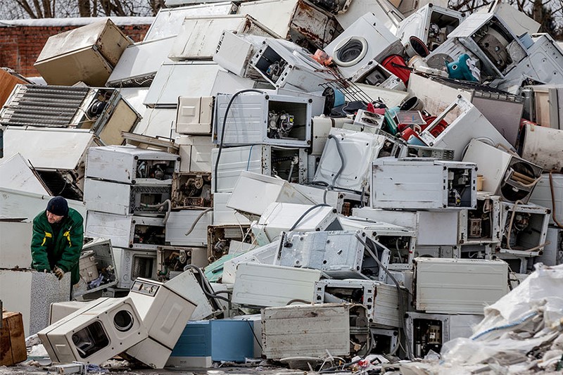 Come sbarazzarsi di un vecchio frigorifero: norme sullo smaltimento in conformità con la legge, aziende per la ricezione di vecchie apparecchiature, opzioni fatte in casa