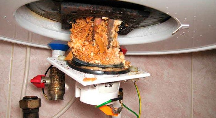 Come pulire la caldaia a casa da ruggine e odori e disinfettare