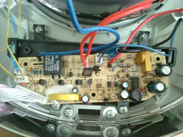 Come smontare una pentola di terracotta e un coperchio con le tue mani