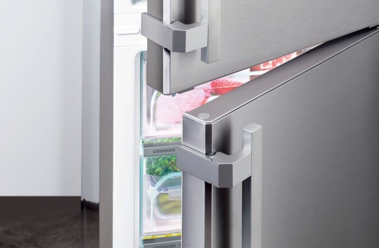 Algoritmo di azioni: come rimuovere la maniglia del frigorifero