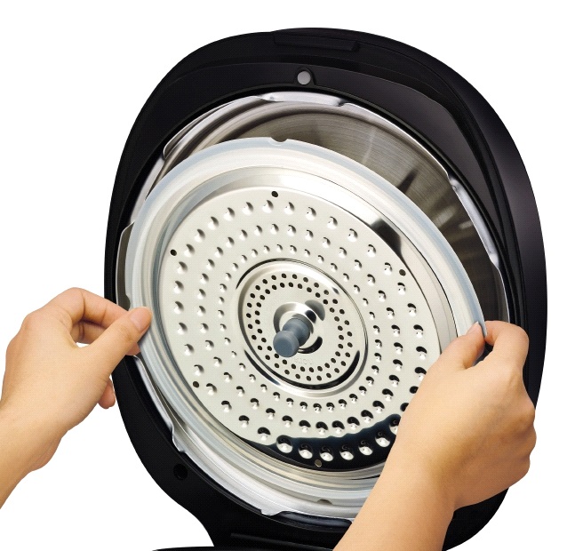 Come smontare una pentola di terracotta e un coperchio con le tue mani