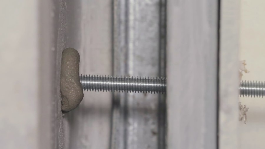 Come appendere e fissare uno scaldabagno su diversi tipi di pareti: legno, blocchi di schiuma, muro a secco e altri