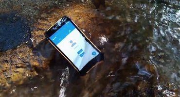 Telefoni per estremi e militari con walkie-talkie