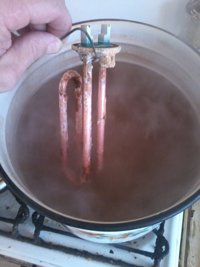 Smontaggio fai-da-te dello scaldabagno e delle singole parti