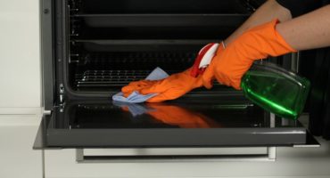 Come pulire la stufa elettrica dall'inquinamento e come correttamente